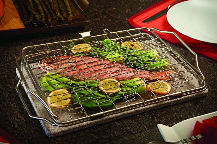 57012_expandable_grill_basket_in_use_closed.jpg
