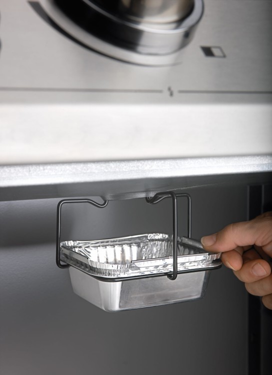 62007_grease_trays_in_use_napoleon_grills.jpg