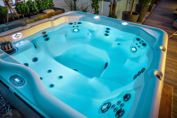 1269_Nordic_Hot_tubs_leisurecraft_europe_Encore_luxury_lighting.26e3124c80e1c0d8919da27520647ec3.jpg