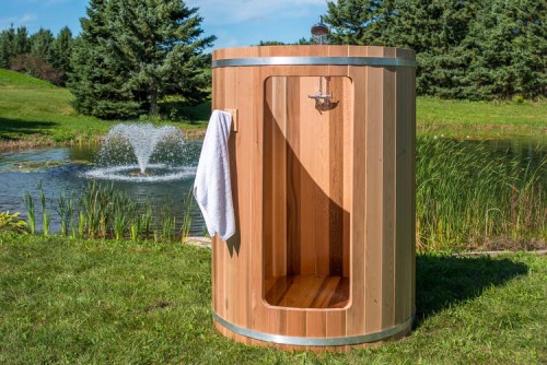 243_Dundalk_leisurecraft_europe_Red_Cedar_barrel_outdoor_shower.ced80c31d2fb45957575f98697a5eea4.jpg