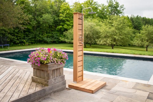 256_Dundalk_leisurecraft_europe_Red_Cedar_sunlight_outdoor_shower.bb87966d8c59f489b878f9f1157e58f9.jpg