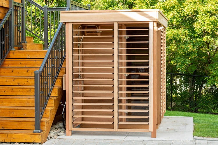 80_Leisurecraft_Europe_Dundalk_pure_cube_outdoor_sauna_privacy_panel_open.d00f4c71ca45f7a09ae63faea7ac251a.jpg