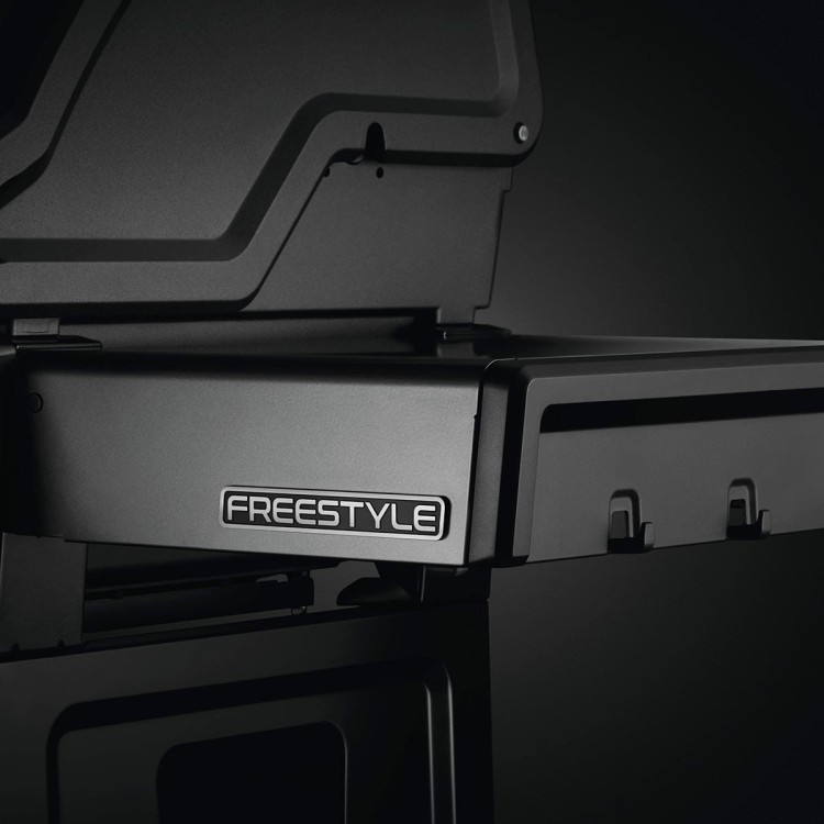 Grill gazowy Napoleon Freestyle 365 z palnikiem do steków 800*C, z drzwiczkami, grafit - F365DSIBPGT-PL www.grille-bielsko.pl półka