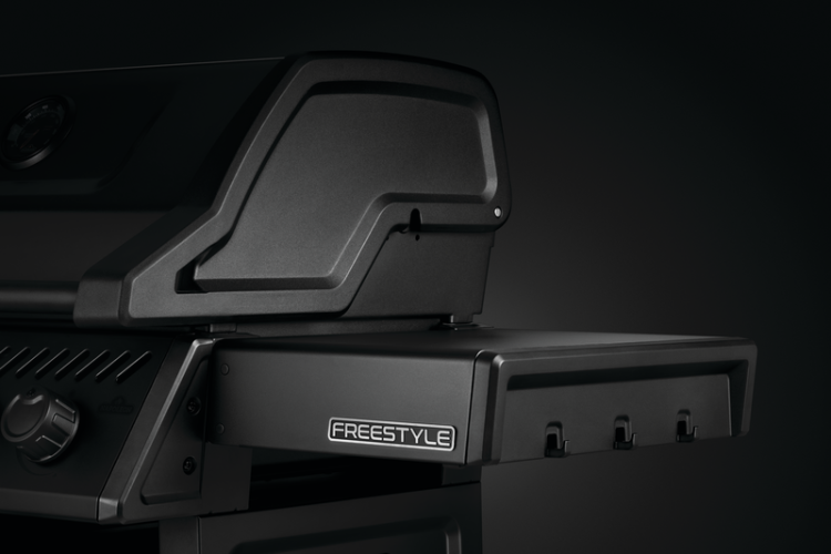 Grill gazowy Napoleon Freestyle PHANTOM 425 z palnikiem do steków 800°C, grafit - F425DSIBPK-PL-PHM www.grille-bielsko.pl półka boczna