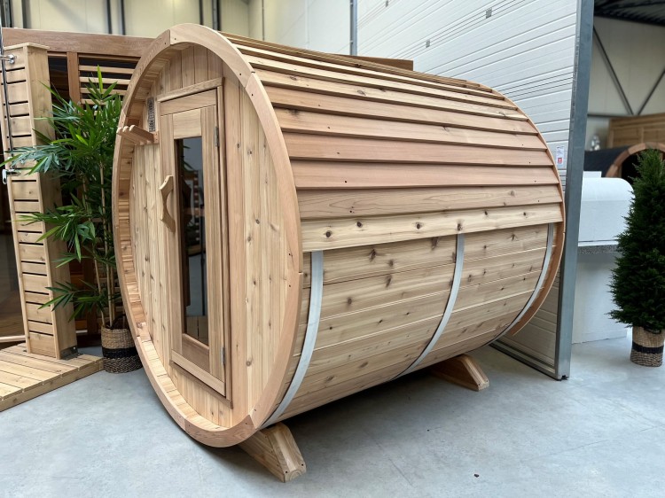 2032_bevel_cedar_roof_red_cedar_knotty_leisurecraft_europe.jpg