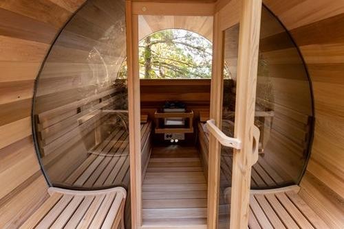 Leisurecraft Europe halfmoon windows in front wall.8aaca169e8821e05773237ac10be5b73.jpg