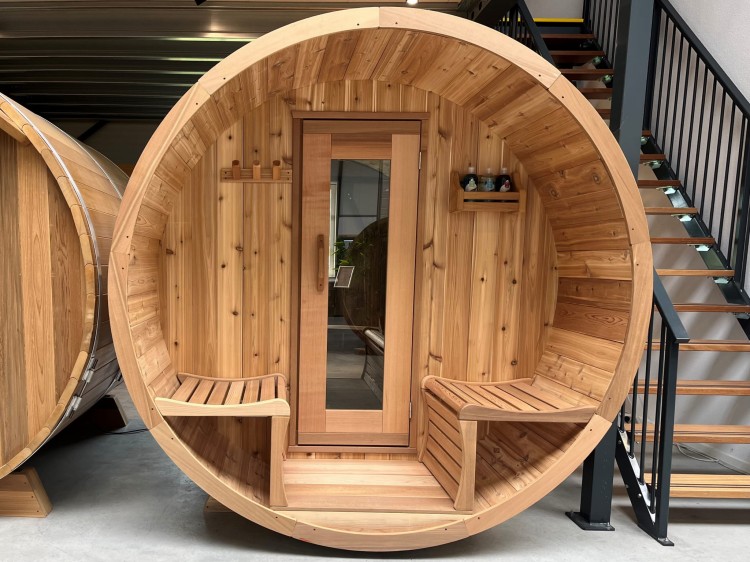 2042_Barrel_sauna_signature_porch_leisurecraft_europe.jpg