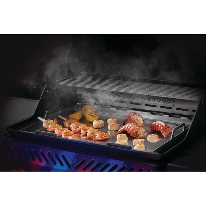 Low Res_JPG-56093-Griddle-Prod-In-Use.jpg