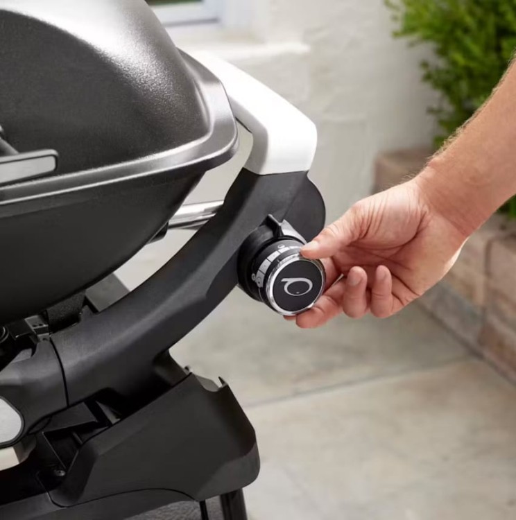Grill gazowy Weber Q 2200N z podstawą i stolikami - 1501094 www.grille-bielsko.pl 45.jpg